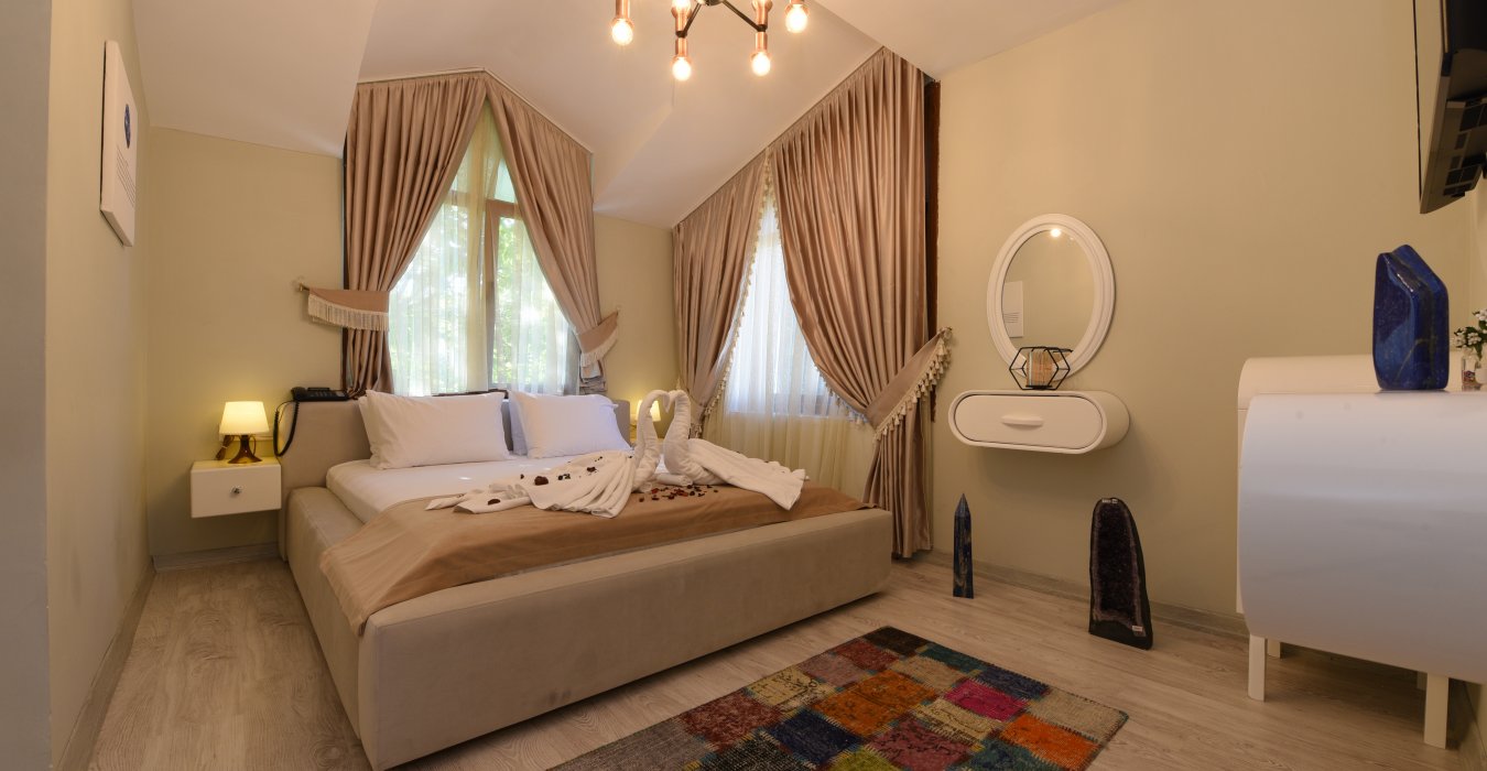 LAPİS LAZULİ ODASI